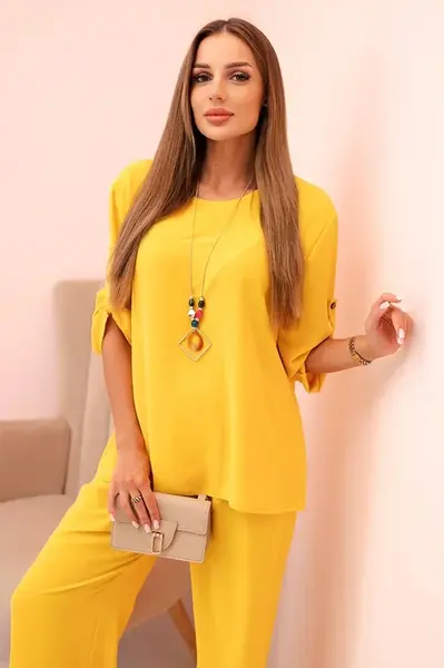 Kesi Włoski Dámska súprava s blúzkou s náhrdelníkom a širokými nohavicami žltý