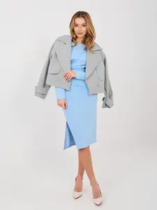 Světle modré midi šaty s dlouhým rukávem