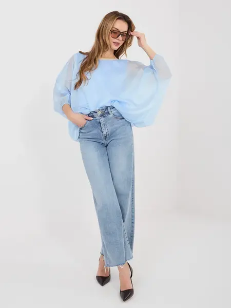 Pastelově modrá halenka s netopýřími rukávy