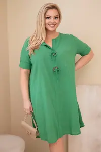 Plus-size zelené šaty s vázáním