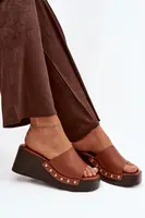 Dámske sandále na platforme s ozdobnými prackami