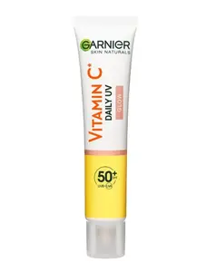 Garnier Ochranný pleťový fluid s minerálními pigmenty SPF 50+ Vitamin C (Daily UV Glow) 40 ml