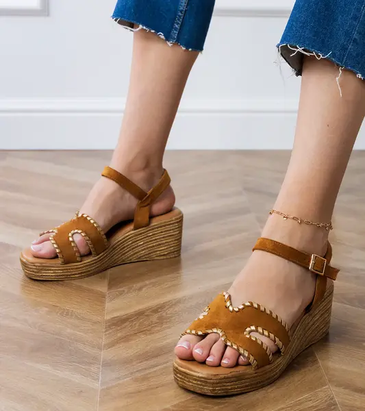 Gemre Brown sandals with embroidery on the edges Lurisa