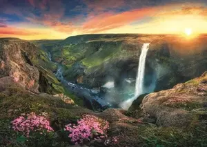 Trefl Puzzle Vodopád Háifoss, Island / 2000 dílků