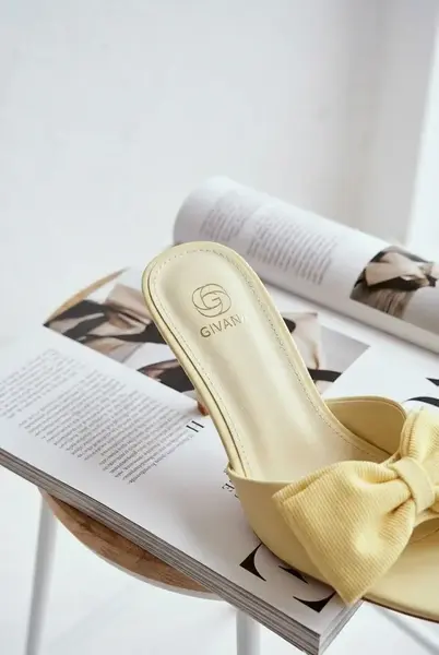 Dámské sandály na podpatku s mašlí