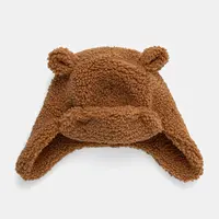 Dětská čepice UGG FLUFF TRAPPER hnědá barva, z husté pleteniny, 101500