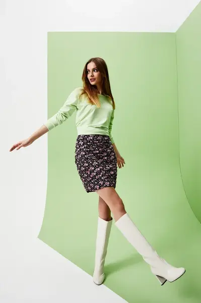 Kvetinová puzdrová sukňa