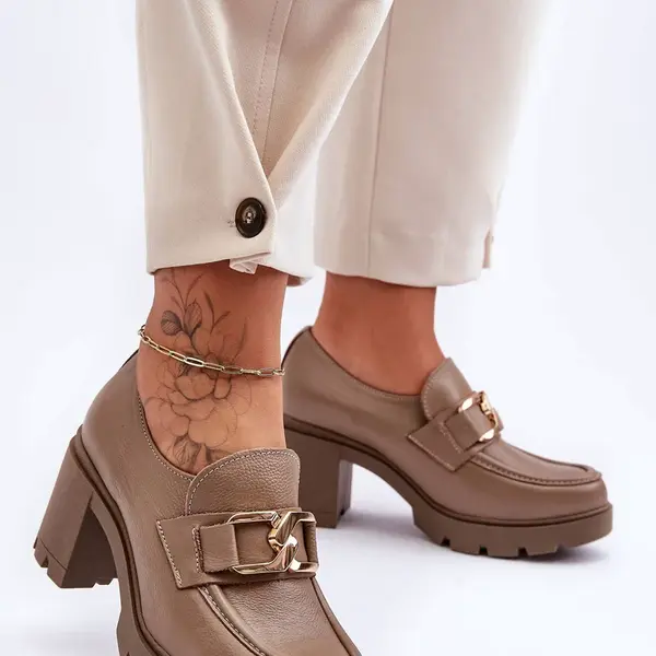 Elegantné topánky na podpätku s ozdobou