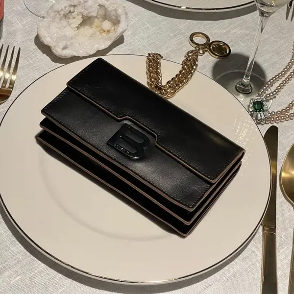 Dámská kožená peněženko-kabelka Burkely Modest - černá