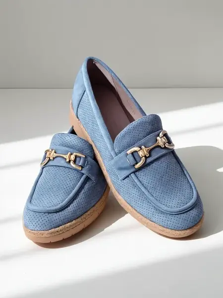 Resti Women's flats with a decorative detail on the toe