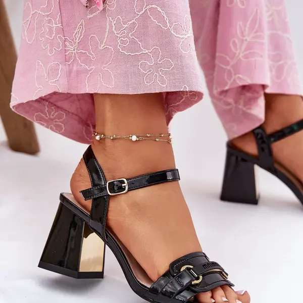 EVENTO Kožené Lakované Dámské Sandály Na Podpatku Černé Mevonelle