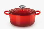 Le Creuset Signature - Pekáč kruhový s poklicí, objem 1,8 l, cerise 21177180602430