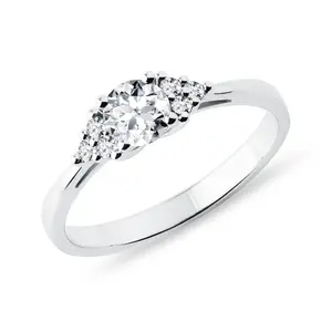 Luxusní diamantový prsten v bílém zlatě KLENOTA