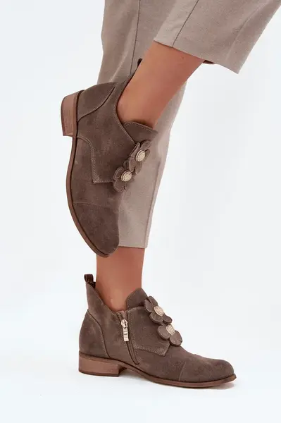 Semišové dámske poltopánky s ozdobnými kvetmi Zazoo 3080 tmavohnedé