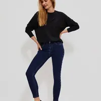 Úzké džíny s kamínky