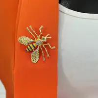 Brož Bee A-2-21-9 chrpa modrá