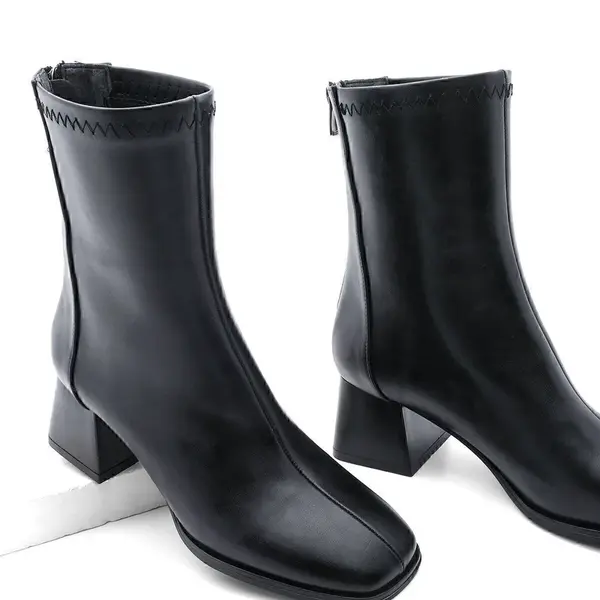 Dámské boty na podpatku Marjin s plochou špičkou a zipem vzadu Nayea černé