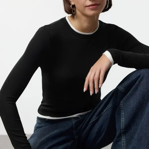 Trendyol Black Color Block Fitted/Body-Smoothing Viscose/Soft Fabric Flexible Knitted Blouse