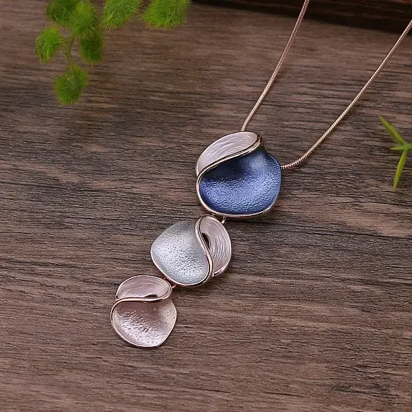 3 Irregular Heart Petal Zinc Alloy Enamel Pendant Necklaces for Women