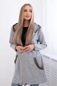 Mikina s ozdobným páskem šedé barvy