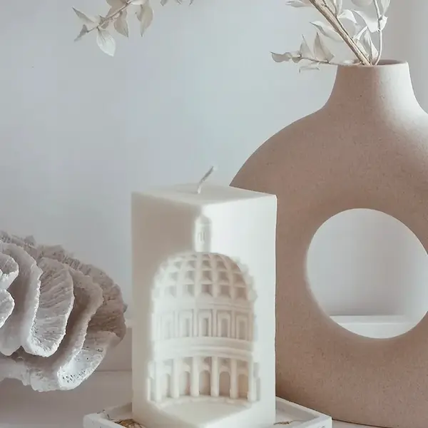 Dekorativní svíčka Temida Pantheon 305 g béžová barva