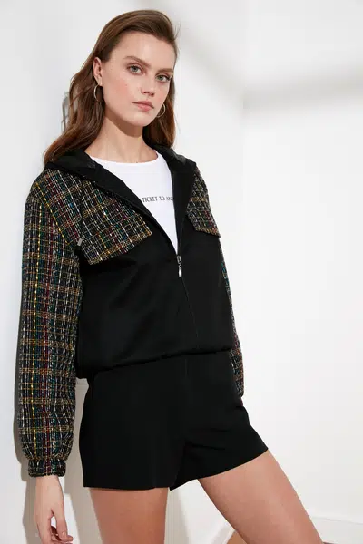 Trendyol Čierna kapucňa Tweed Block Mont