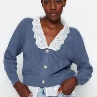 Trendyol Indigo Crop Kpletený kardigán s tkanou oblohou a detailom