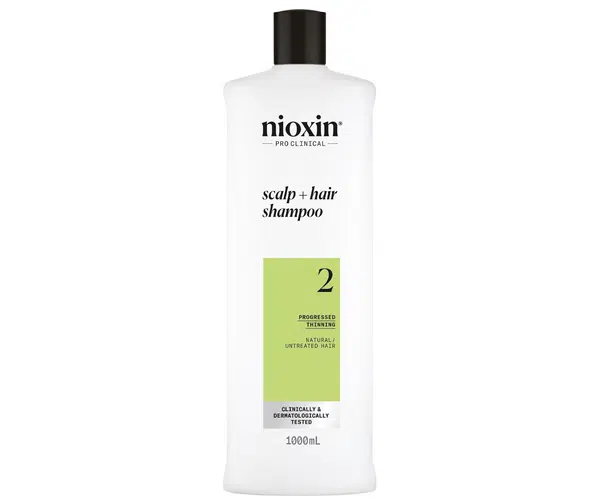 Čisticí šampon pro silně řídnoucí přírodní vlasy Nioxin System 2 Scalp + Hair Shampoo - 1000 ml + dárek zdarma