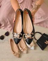 Resti Black women's pointed-toe ballerinas with embellishment on the nose Figgda