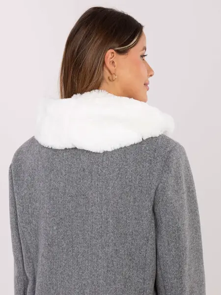 Bílá šála s umělou kožešinou