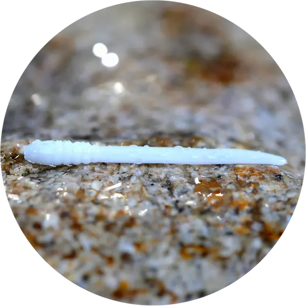 Redbass gumová nástraha micro tail white - xs 35 mm