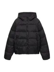 Pull&Bear Prechodná bunda  čierna