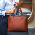 Dámska kožená kabelka na notebook The Chesterfield Brand Selvino - koňak