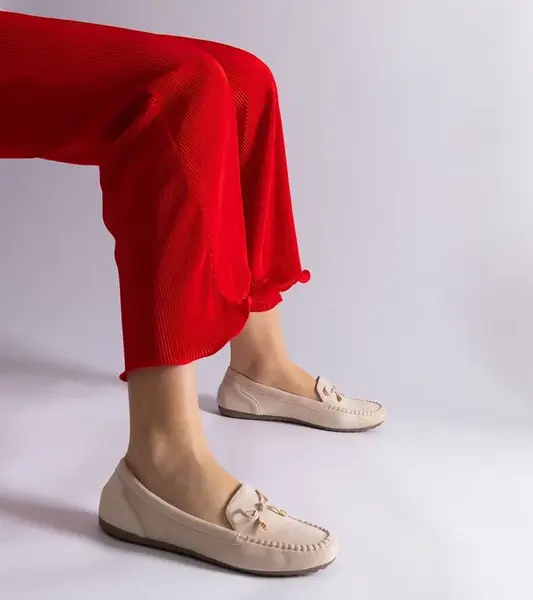 Gemre Beige suede moccasins with a bow Treja