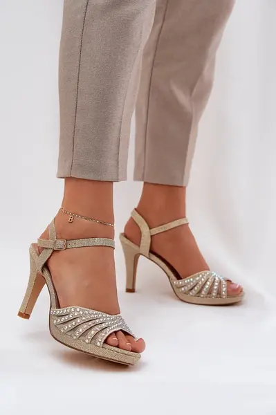 Sandály Na Podpatku Se Zdobením A Leskem D&A