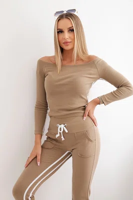 Set s dvoupruhovým velbloudem