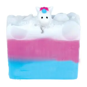 Bomb Cosmetics Tuhé mýdlo Rainbows & Unicorns 100 g