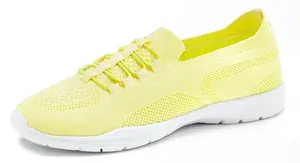 LASCANA Slip-on obuv  svetložltá