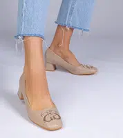 Gemre Brown low heel pumps with rhinestones Cahes