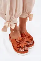 Kožené Dámské Sandály Na Klínu S Dekorativním Květinou Artiker