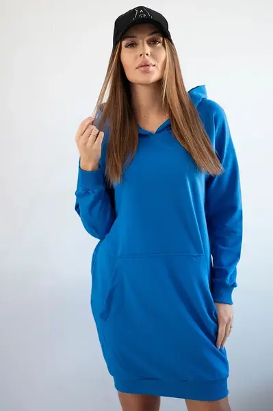 Modré šaty s kapucí