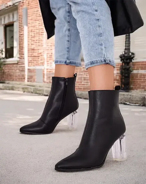 Resti Women's boots on a post Ovnese