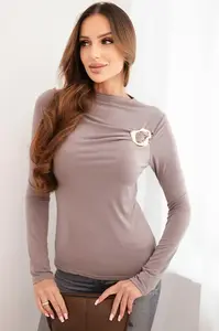 Kesi Włoski Dámská blůza s ozdobnou sponou mačkaná z viskózy fango