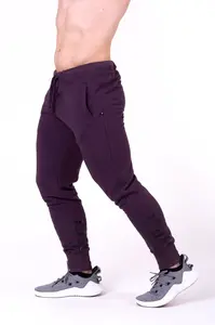 Nebbia Gym Hero joggersy 153, M, burgundy