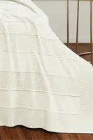 Vlnený prehoz na posteľ MABEL v darčekovom balení Krémová