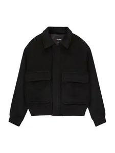 Pull&Bear Prechodná bunda  čierna