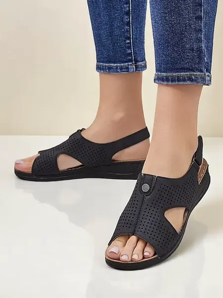 Resti Women’s cut-out sandals Leminni
