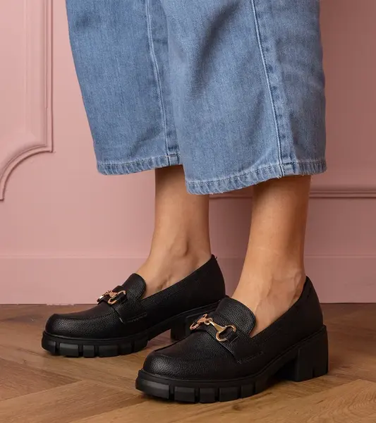 Gemre Black low-heeled shoes with a gold ornament Marela