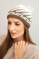 Dámská zimní čepice s geometrickým vzorem