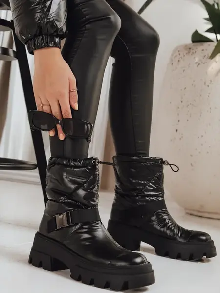 Černé zimní sněhule s přezkou